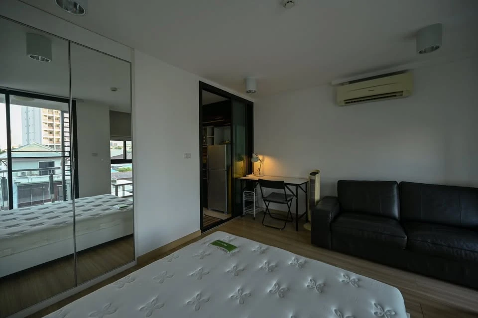 ขาย Chateau In Town Ratchada 20-2 ห้อง Studio ชั้น 4 รวมเฟอนิเจอร์พร้อมเข้าอยู่ทันที !!