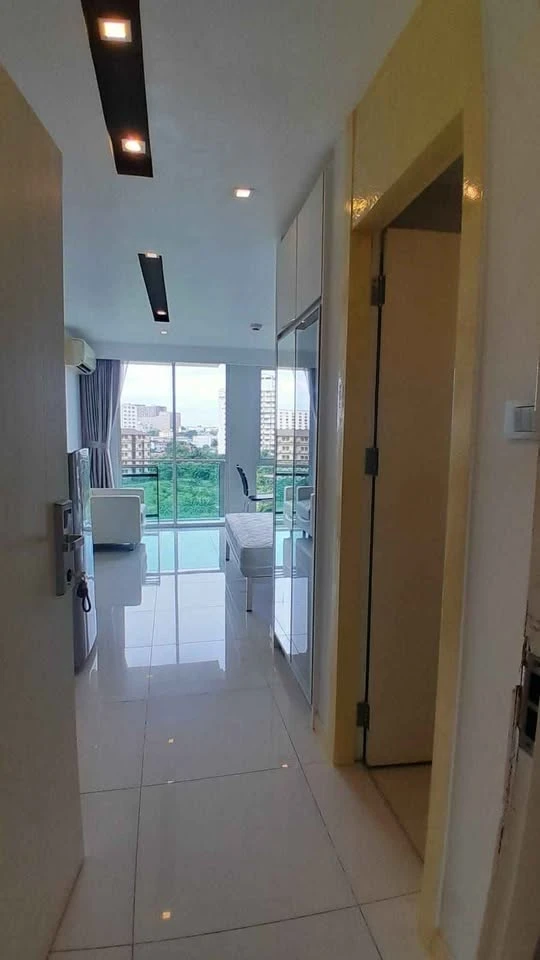 ขาย City center residence ห้องอยู่ตึก A ชั้น 1 ไม่ต้องขึ้นลิฟท์ ออกจากตึกเป็นสระน้ำเลย. มีระเบียงเป็นวิวสวน