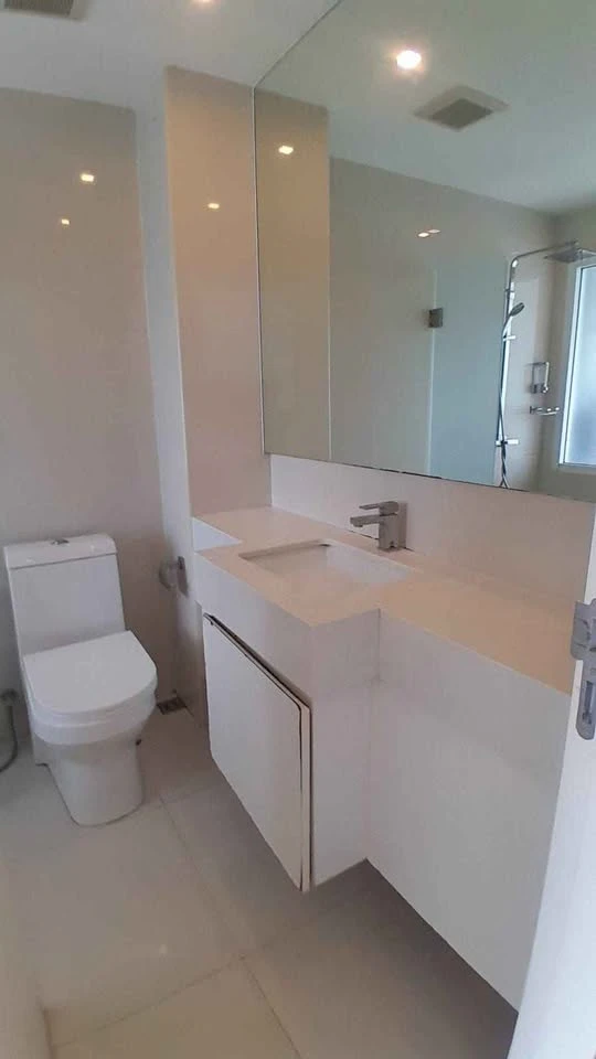ขาย City center residence ห้องอยู่ตึก A ชั้น 1 ไม่ต้องขึ้นลิฟท์ ออกจากตึกเป็นสระน้ำเลย. มีระเบียงเป็นวิวสวน