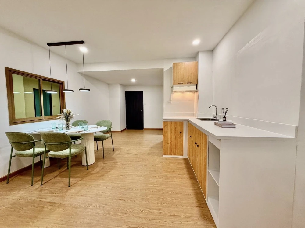 ขาย Condo Century Park Condominium ห้องพร้อมอยู่ เฟอร์ + เครื่องใช้ไฟฟ้าพร้อม จองเลย ห้ามพลาด +++