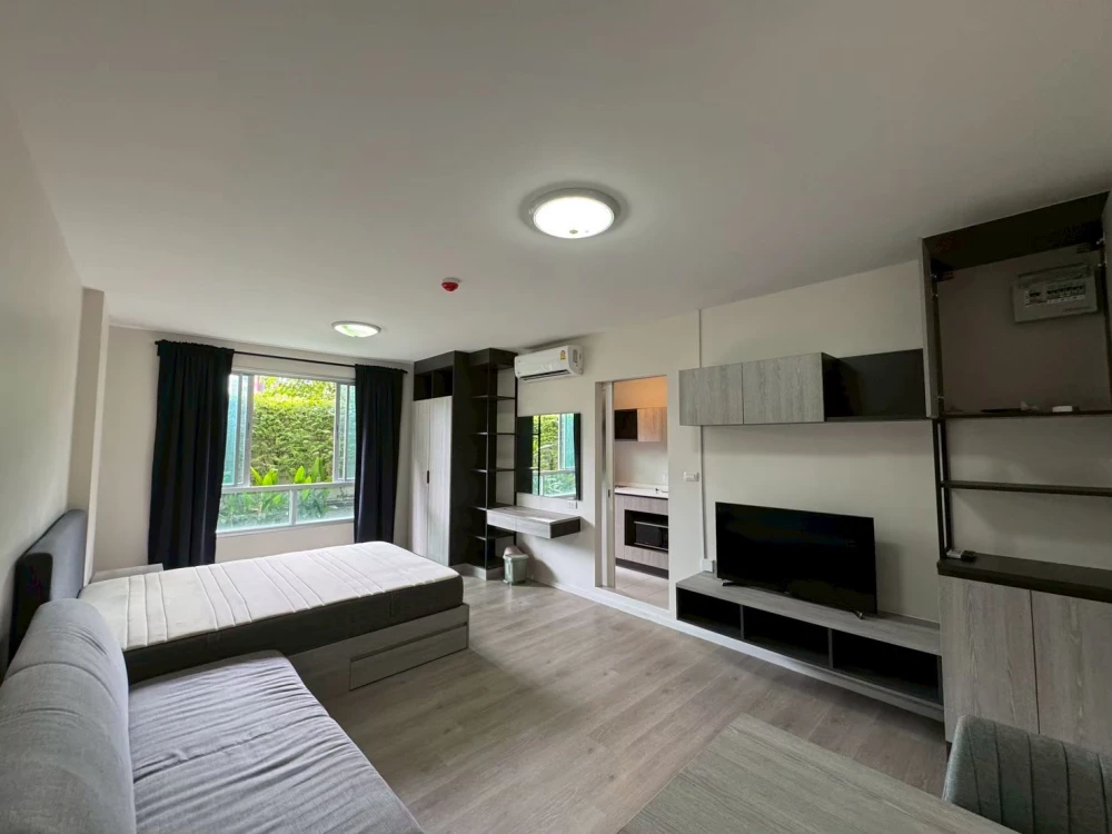 ขาย Dcondo campus dome รังสิต เฟส 3  ชั้น 1 มีต้นไม่อยู่หลังห้อง บรรยากาศร่มรื่นมาก ห้องมีเฟอร์พร้อมเข้าอยู่