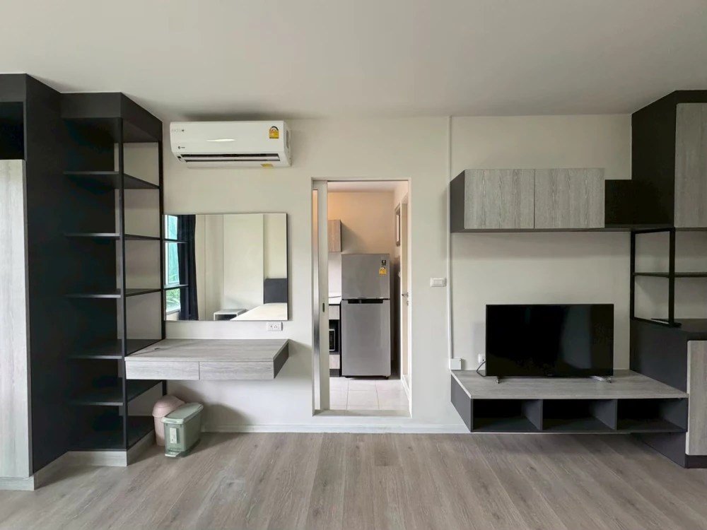 ขาย Dcondo campus dome รังสิต เฟส 3  ชั้น 1 มีต้นไม่อยู่หลังห้อง บรรยากาศร่มรื่นมาก ห้องมีเฟอร์พร้อมเข้าอยู่