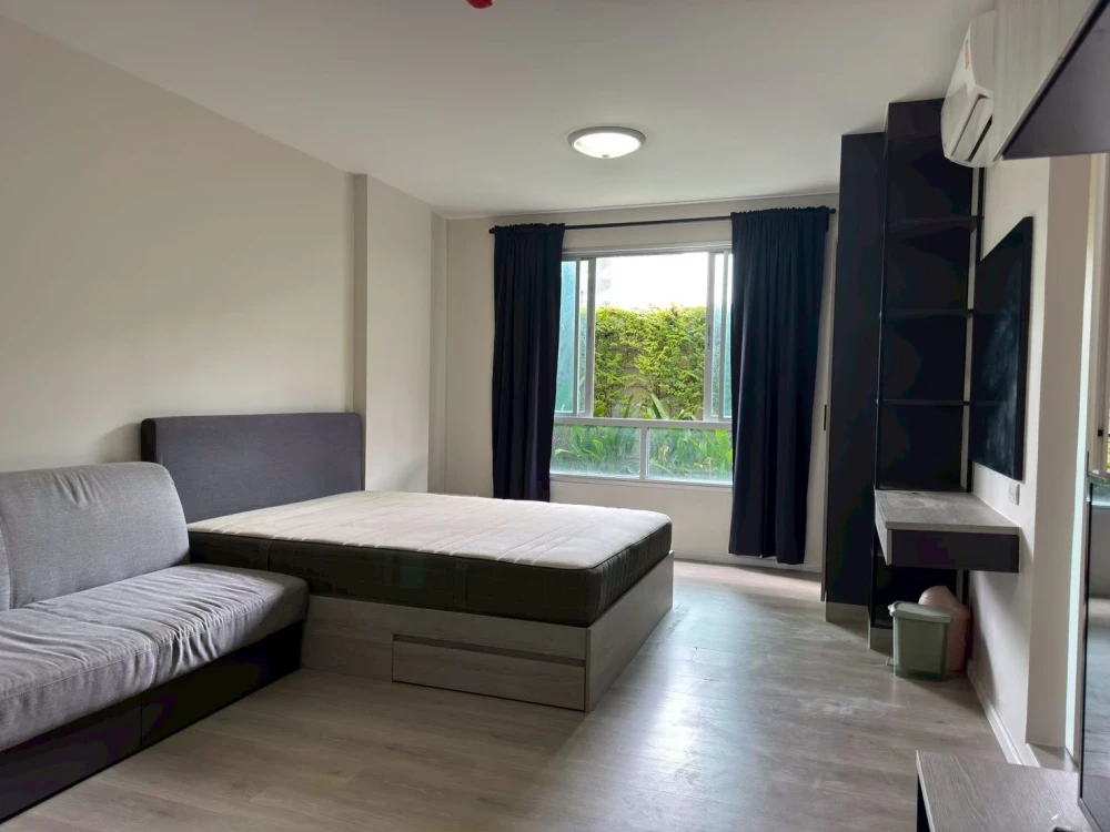 ขาย Dcondo campus dome รังสิต เฟส 3  ชั้น 1 มีต้นไม่อยู่หลังห้อง บรรยากาศร่มรื่นมาก ห้องมีเฟอร์พร้อมเข้าอยู่