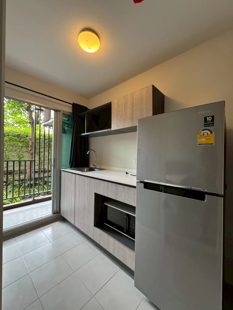 ขาย Dcondo campus dome รังสิต เฟส 3  ชั้น 1 มีต้นไม่อยู่หลังห้อง บรรยากาศร่มรื่นมาก ห้องมีเฟอร์พร้อมเข้าอยู่