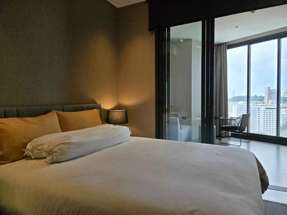 ขาย EDGE Central - Pattaya ห้องน่าอยู่ มาพร้อมเฟอร์นิเจอร์ครบครัน ทำเลดี เห็นวิวสวย จองเลยตอนนี้