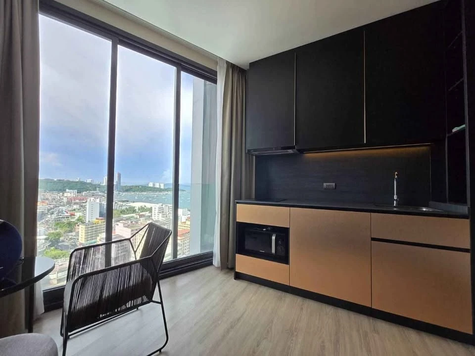 ขาย EDGE Central - Pattaya ห้องน่าอยู่ มาพร้อมเฟอร์นิเจอร์ครบครัน ทำเลดี เห็นวิวสวย จองเลยตอนนี้