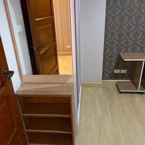 ขาย Emerald Residence Ratchada ห้องเกือบมุมสุด ส่วนตัวมาก ติดวอลเปเปอร์ทั้งห้อง บิ้วอิน พร้อมเครื่องใช้ไฟฟ้าครบ พร้อมอยู่