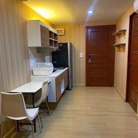 ขาย Emerald Residence Ratchada ห้องเกือบมุมสุด ส่วนตัวมาก ติดวอลเปเปอร์ทั้งห้อง บิ้วอิน พร้อมเครื่องใช้ไฟฟ้าครบ พร้อมอยู่