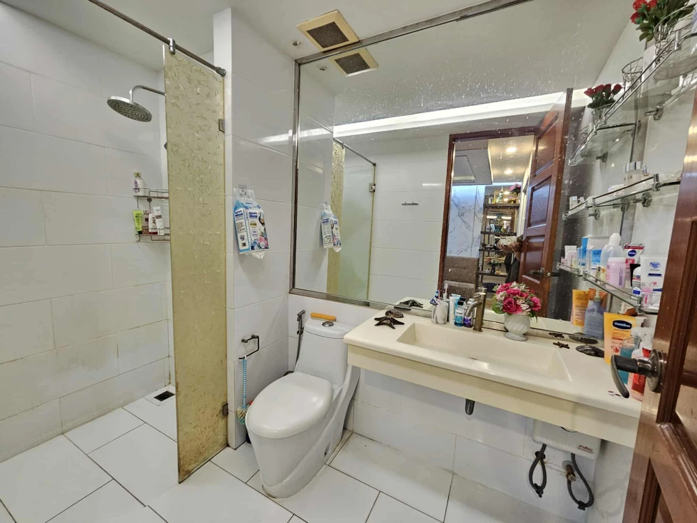 ขาย Emerald Residence Ratchada เฟอร์นิเจอร์ และเครื่องใช้ไฟฟ้าครบ บิ้วอินทั้งห้อง น่าจองสุดๆ