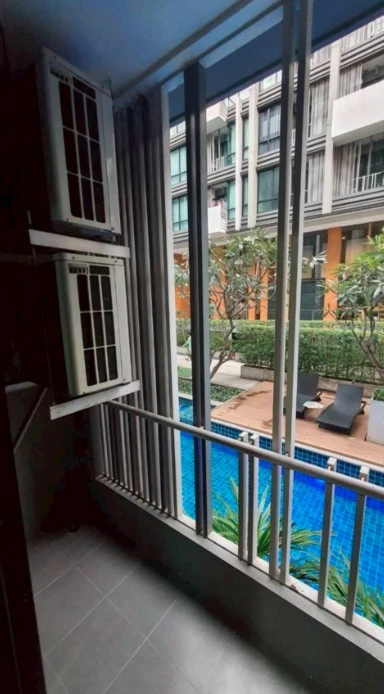 ขาย ESTA Bliss แบบ 2 ห้องนอน 1 ห้องน้ำ ห้องมุม ร่มรื่น วิวสระ ทำเลดี พลาดแล้วจะเสียใจ