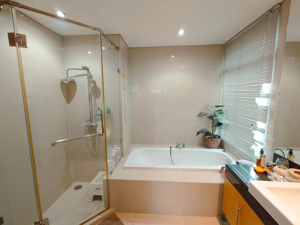 ขาย Fullerton Sukhumvit 3 ห้องนอน แต่งครบ น่าอยู่ สนใจจองเลย ห้ามพลาด