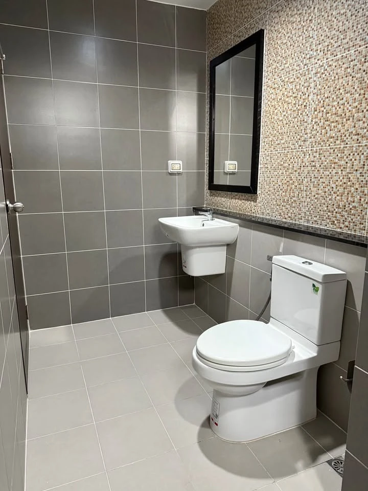 ขาย G Condo Sriracha ห้องน่าอยู่ ชั้น 2 ทำเลดี เฟอร์นิเจอร์ครบครัน เดินทางสะดวก รีบจองเลยตอนนี้