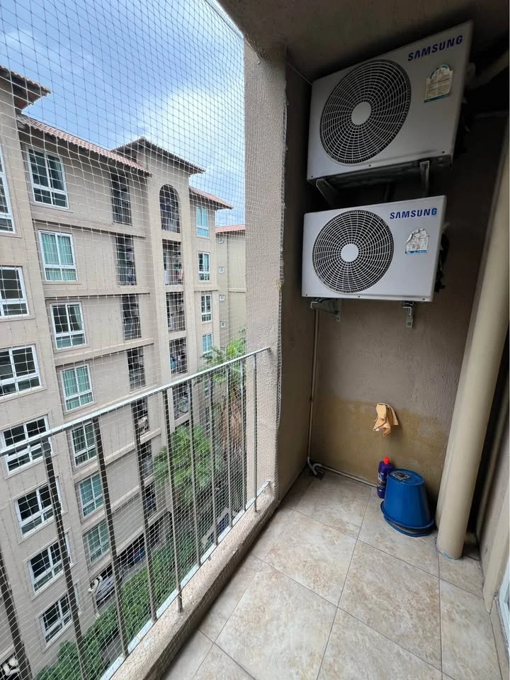 ขาย Groovy Sriracha ห้องมุมให้ความเป็นส่วนตัว มาพร้อมเฟอร์ครบครัน ทำเลดี เห็นวิวสระว่ายน้ำ จองเลย