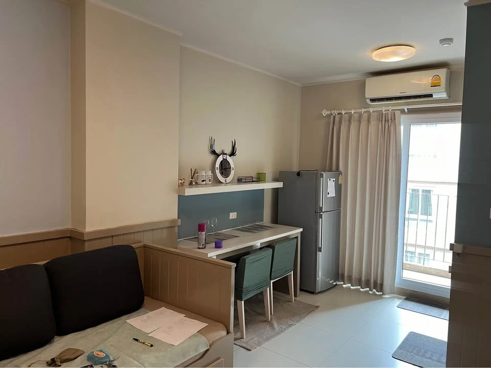 ขาย Groovy Sriracha ห้องมุมให้ความเป็นส่วนตัว มาพร้อมเฟอร์ครบครัน ทำเลดี เห็นวิวสระว่ายน้ำ จองเลย