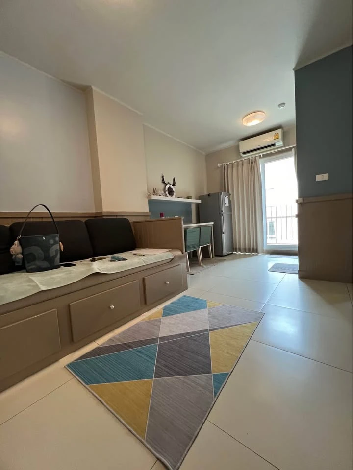 ขาย Groovy Sriracha ห้องมุมให้ความเป็นส่วนตัว มาพร้อมเฟอร์ครบครัน ทำเลดี เห็นวิวสระว่ายน้ำ จองเลย