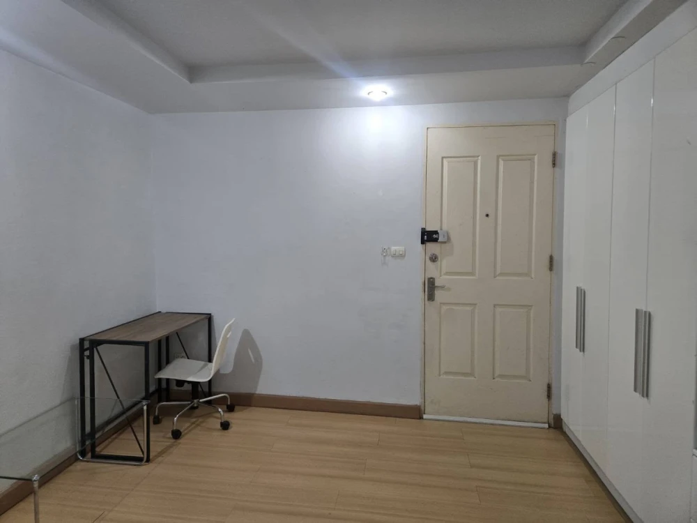 ขาย Happy Condo Ratchada 18 ห้องพร้อมอยู่ เฟอร์พร้อม ชั้นไม่สูง จองเลย