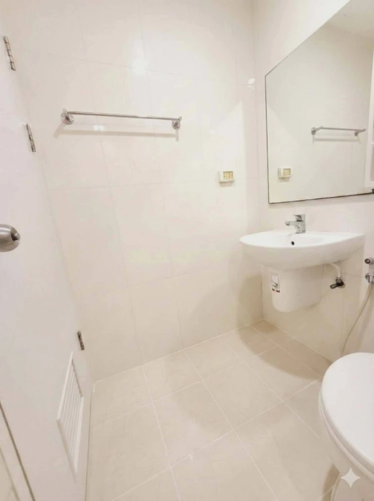 ขาย iCondo Ngamwongwan 2 ห้องพร้อมอยู่ เฟอร์พร้อม หิ้วกระเป๋าใบเดียวเข้าอยู่ได้เลย จองเลยก่อนพลาด!!!