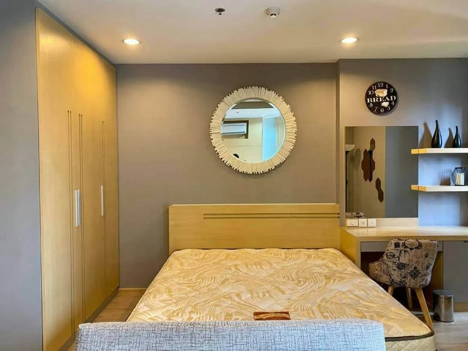 For sale: Ideo Q Ratchatewi, fully furnished with appliances. Just bring your own and move in.