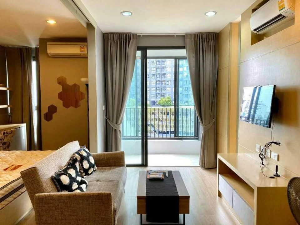 ขาย Ideo Q Ratchatewi มีเฟอร์นิเจอร์พร้อมเครื่องใช้ไฟฟ้าครบชุด มาแต่ตัวเข้าอยู่ได้เลย