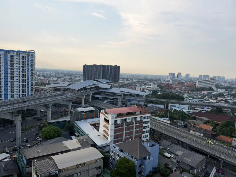 ขาย IDEO Thaphra Interchange ห้องชั้น 17 วิวสวย ห้องเปล่า สามารถตกแต่งใหม่ได้ตามสไตล์ที่ชอบ แถมตู้เย็น ไมโครเวฟ และทีวี