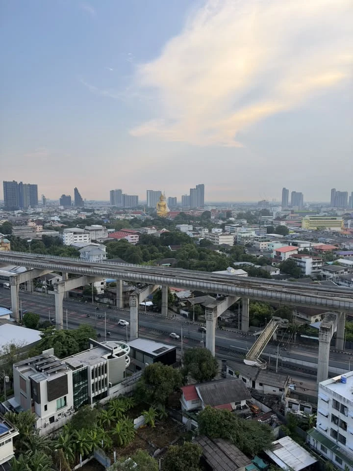 ขาย IDEO Thaphra Interchange ห้องชั้น 17 วิวสวย ห้องเปล่า สามารถตกแต่งใหม่ได้ตามสไตล์ที่ชอบ แถมตู้เย็น ไมโครเวฟ และทีวี
