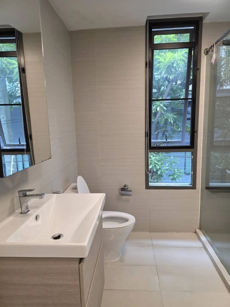 ขาย Issara @ 42 Sukhumvit ห้องเปล่าพื้นที่ใช้สอยเยอะ สายตกแต่งห้องห้ามพลาด ทำเลดี รีบจองเลย