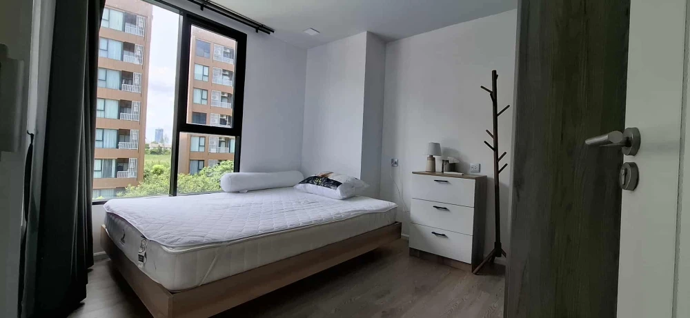 Kave Town Colony for sale: 2 bedrooms, spacious living area, great location, pool view. Don't miss out!