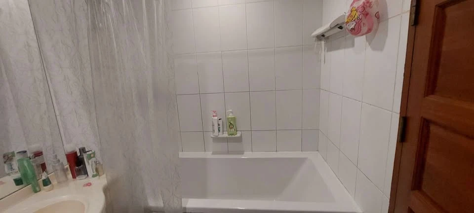 ขาย klangkrung resort ratcha 7 ห้องกว้างพื้นที่ใช้สอยเยอะ เฟอร์นิเจอร์บิ้วอินอย่างดี มีWalk-in Closet จองเลย