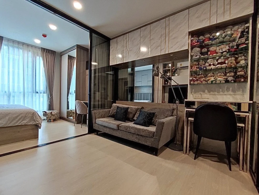 ขาย Knightsbridge Phaholyothin-Interchange ห้องแต่งสวย บิวท์อินเฟอร์นิเจอร์อย่างดี วิวสระ จองเลย