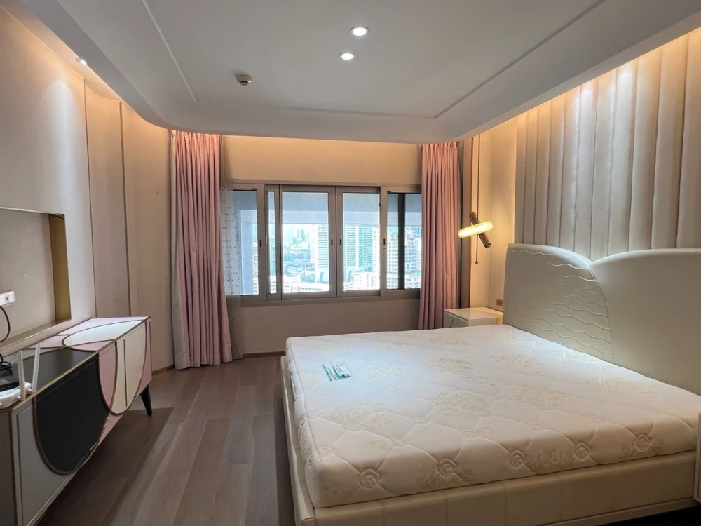 ขาย Le Raffine sukhumvit 24 ห้องกว้าง 3 ห้องนอน แต่งครบ พร้อมอยู่ สนใจจองเลย