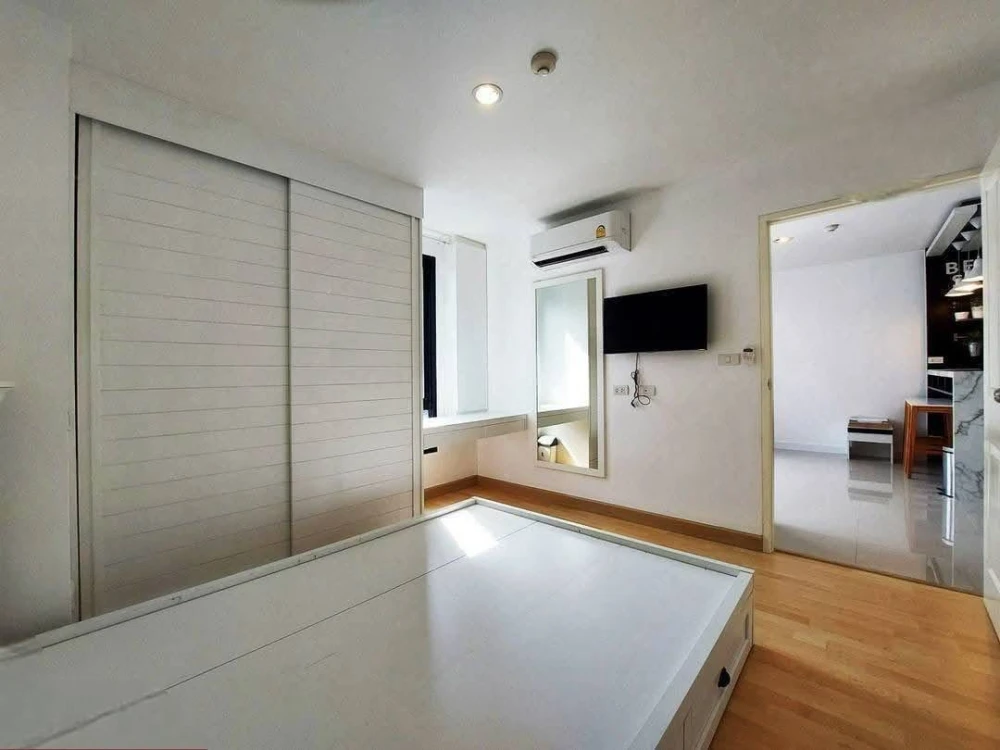 Selling Lib Ramkhamhaeng 43/1, corner unit, quiet area, beautifully decorated with a coordinated color scheme, in a prime location. Book now!