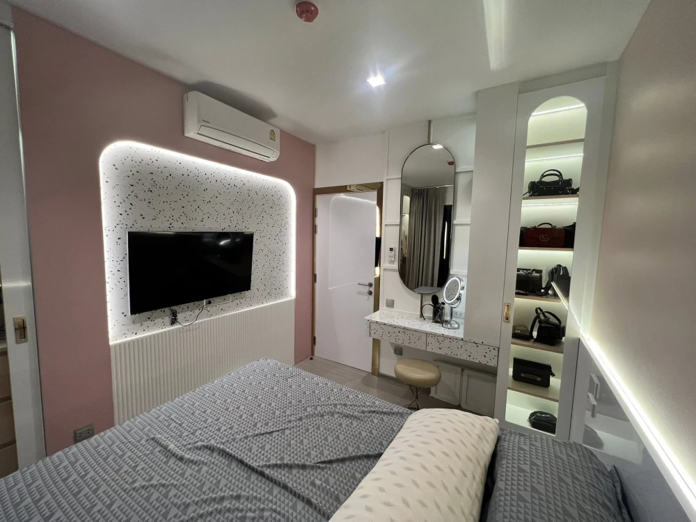 ขาย Life Asoke-Rama 9 ห้องบิวท์อิน “โทนสีชมพู” สวยหวาน น่าอยู่มาก เฟอร์นิเจอร์ + เครื่องใช้ไฟฟ้าครบ พร้อมเข้าอยู่