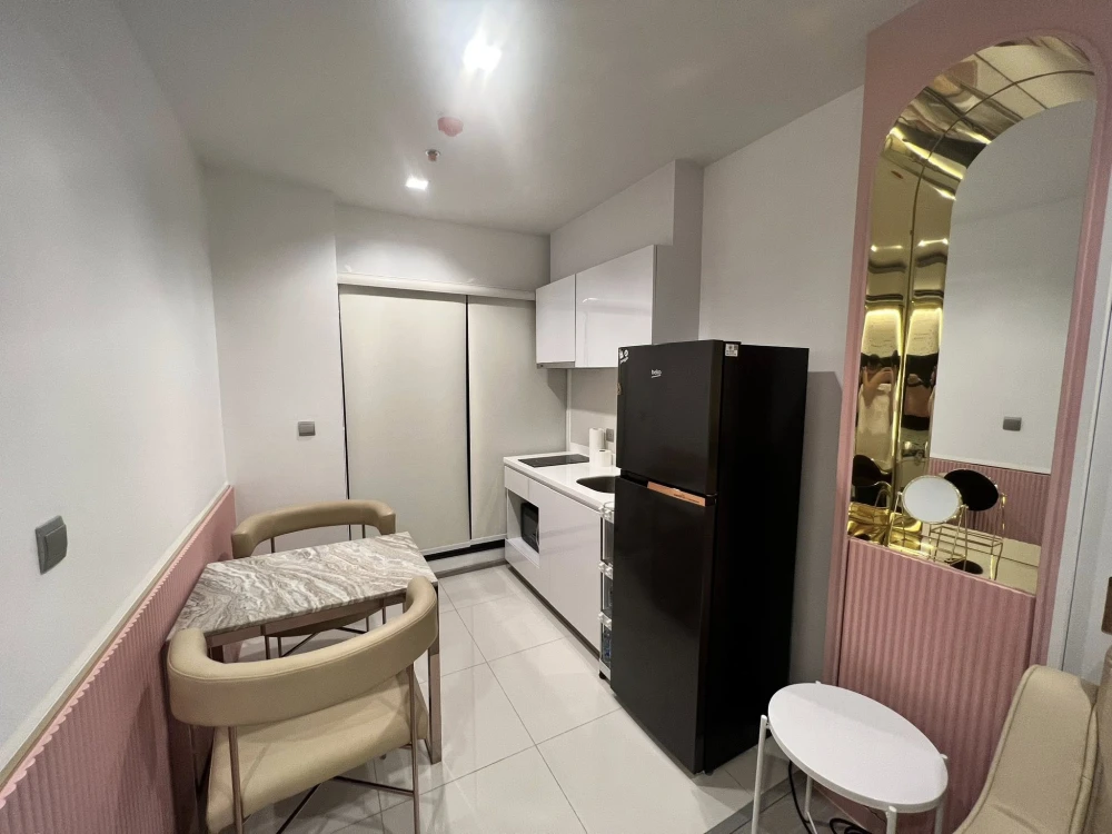 ขาย Life Asoke-Rama 9 ห้องบิวท์อิน “โทนสีชมพู” สวยหวาน น่าอยู่มาก เฟอร์นิเจอร์ + เครื่องใช้ไฟฟ้าครบ พร้อมเข้าอยู่