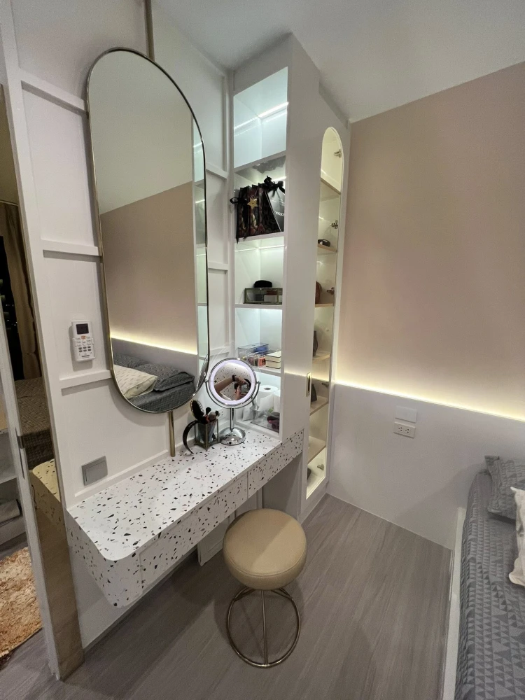 ขาย Life Asoke-Rama 9 ห้องบิวท์อิน “โทนสีชมพู” สวยหวาน น่าอยู่มาก เฟอร์นิเจอร์ + เครื่องใช้ไฟฟ้าครบ พร้อมเข้าอยู่