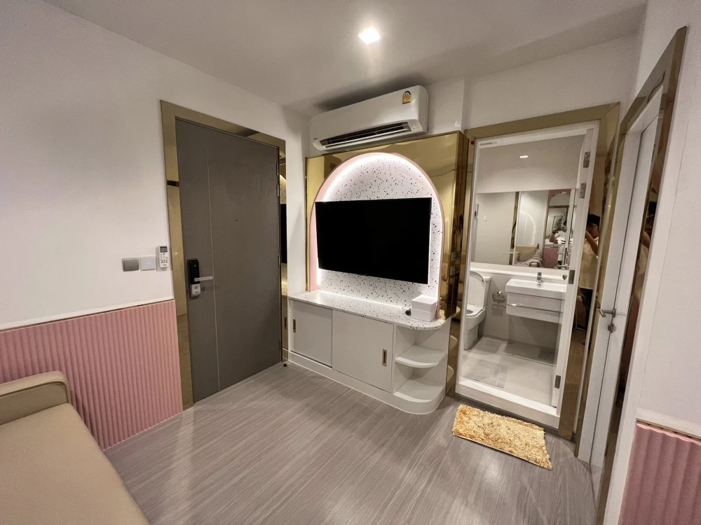 ขาย Life Asoke-Rama 9 ห้องบิวท์อิน “โทนสีชมพู” สวยหวาน น่าอยู่มาก เฟอร์นิเจอร์ + เครื่องใช้ไฟฟ้าครบ พร้อมเข้าอยู่