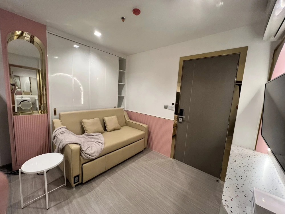 ขาย Life Asoke-Rama 9 ห้องบิวท์อิน “โทนสีชมพู” สวยหวาน น่าอยู่มาก เฟอร์นิเจอร์ + เครื่องใช้ไฟฟ้าครบ พร้อมเข้าอยู่