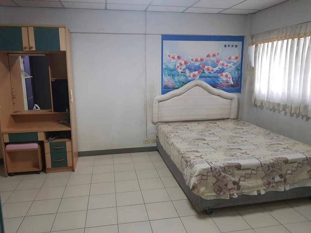 ขาย Lumpini Center Happy Land Phase 1-4 1 ห้องนอน 1 ห้องน้ำ มาพร้อมเฟอร์ครบครัน รีบจองด่วนๆ
