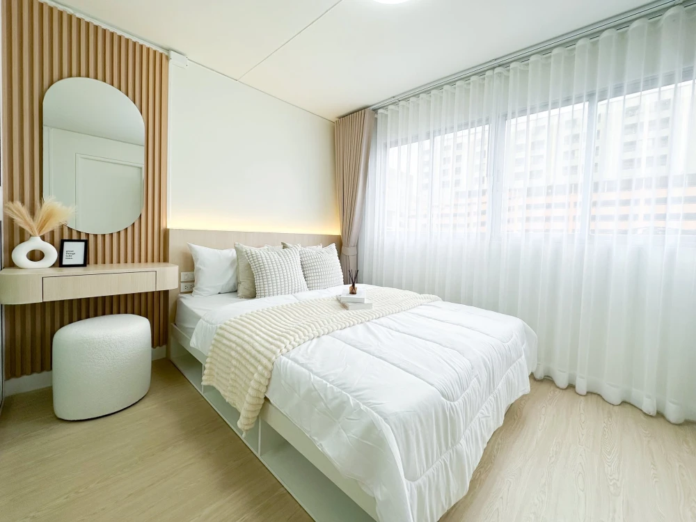 Selling a corner unit at Lumpini Center Ladprao 111. Private, minimalist design, very livable. Book now, don't hesitate!