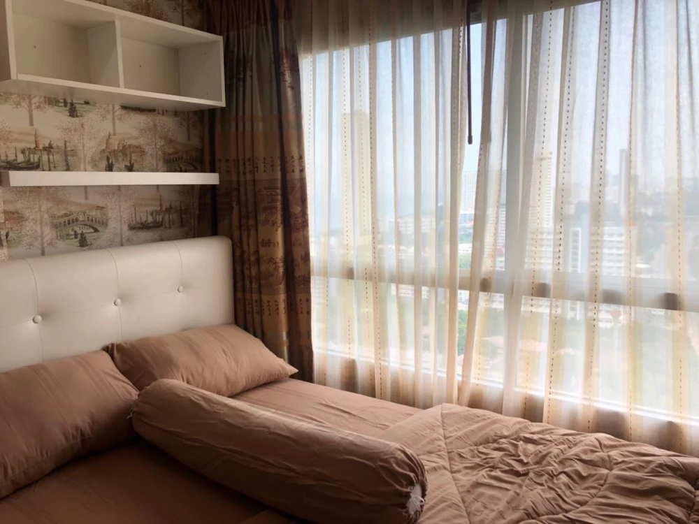 ขาย Lumpini Parkbeach Jomtien 1 ห้องนอน 1 ห้องน้ำ มาพร้อมเฟอร์นิเจอร์ครบครัน ติดวอลเปเปอร์ลายสวย จองเลย