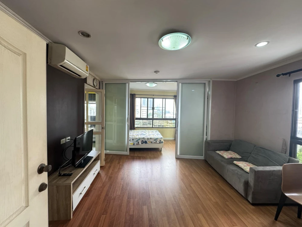ขาย Lumpini Place Narathiwas 24 ชั้น 9 ห้องแต่งครบ พร้อมเข้าอยู่ จองเลยจ้า