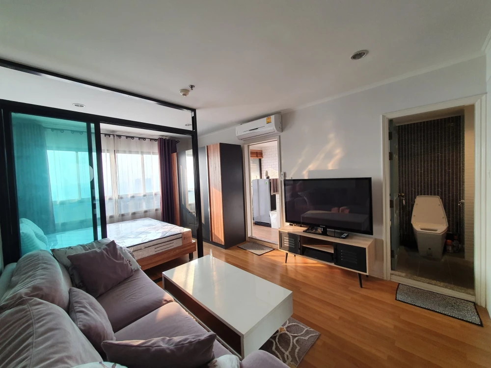 ขาย Lumpini Place Phahol-Sapankhwai ห้องสตูดิโอ ตกแต่งคุมโทน มาพร้อมเฟอร์ครบครัน จองเลย