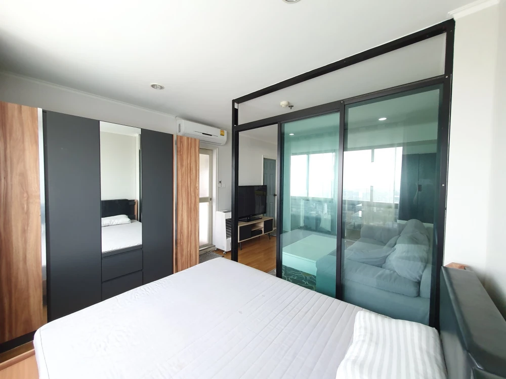 ขาย Lumpini Place Phahol-Sapankhwai ห้องสตูดิโอ ตกแต่งคุมโทน มาพร้อมเฟอร์ครบครัน จองเลย
