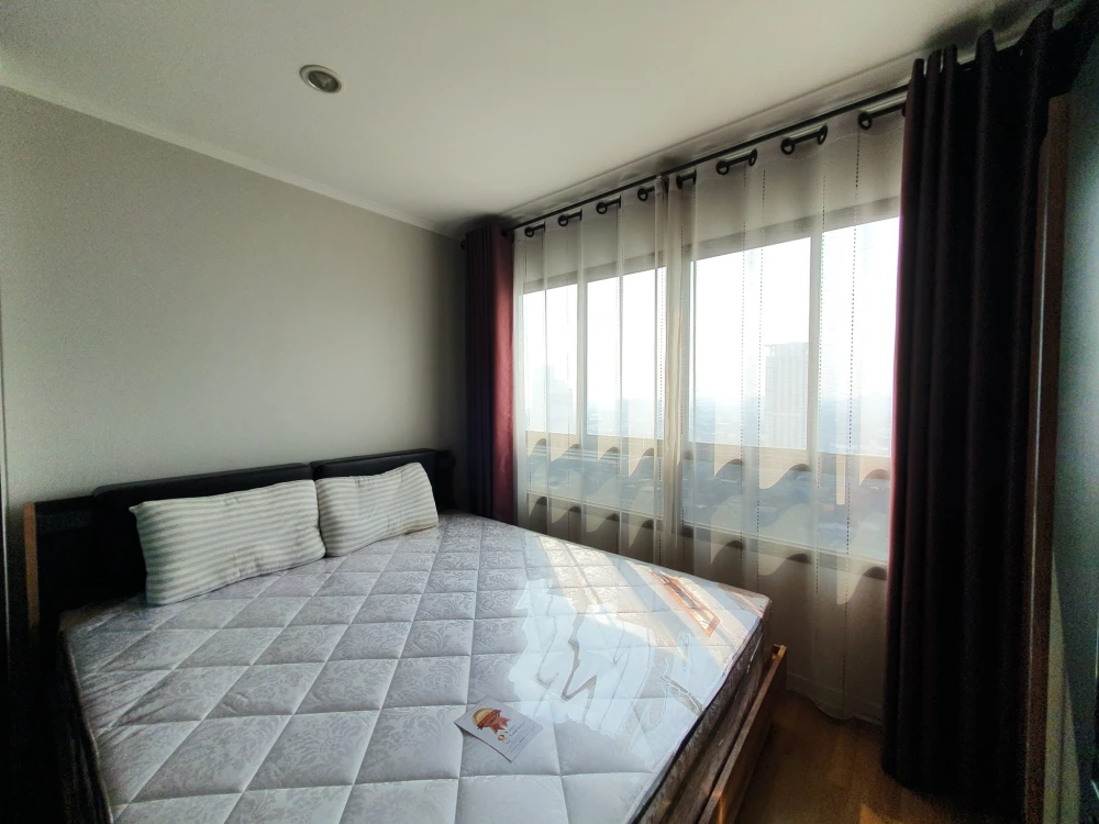ขาย Lumpini Place Phahol-Sapankhwai ห้องสตูดิโอ ตกแต่งคุมโทน มาพร้อมเฟอร์ครบครัน จองเลย