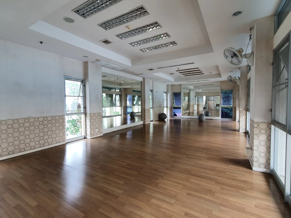 ขาย Lumpini Place Phahol-Sapankhwai ห้องสตูดิโอ ตกแต่งคุมโทน มาพร้อมเฟอร์ครบครัน จองเลย