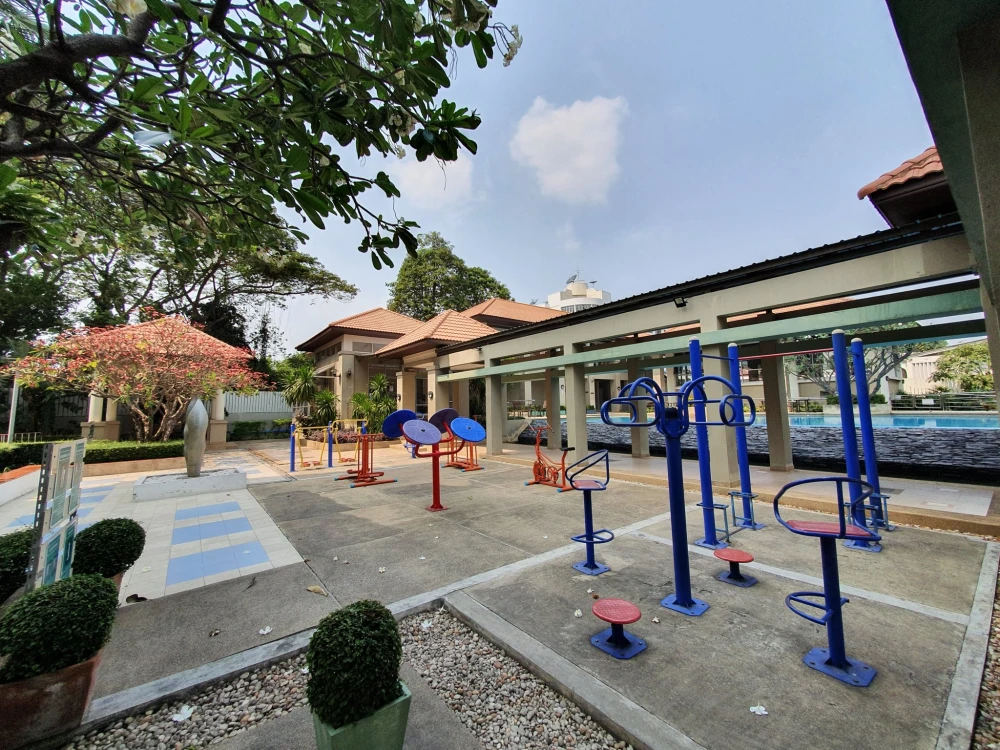 ขาย Lumpini Place Phahol-Sapankhwai ห้องสตูดิโอ ตกแต่งคุมโทน มาพร้อมเฟอร์ครบครัน จองเลย