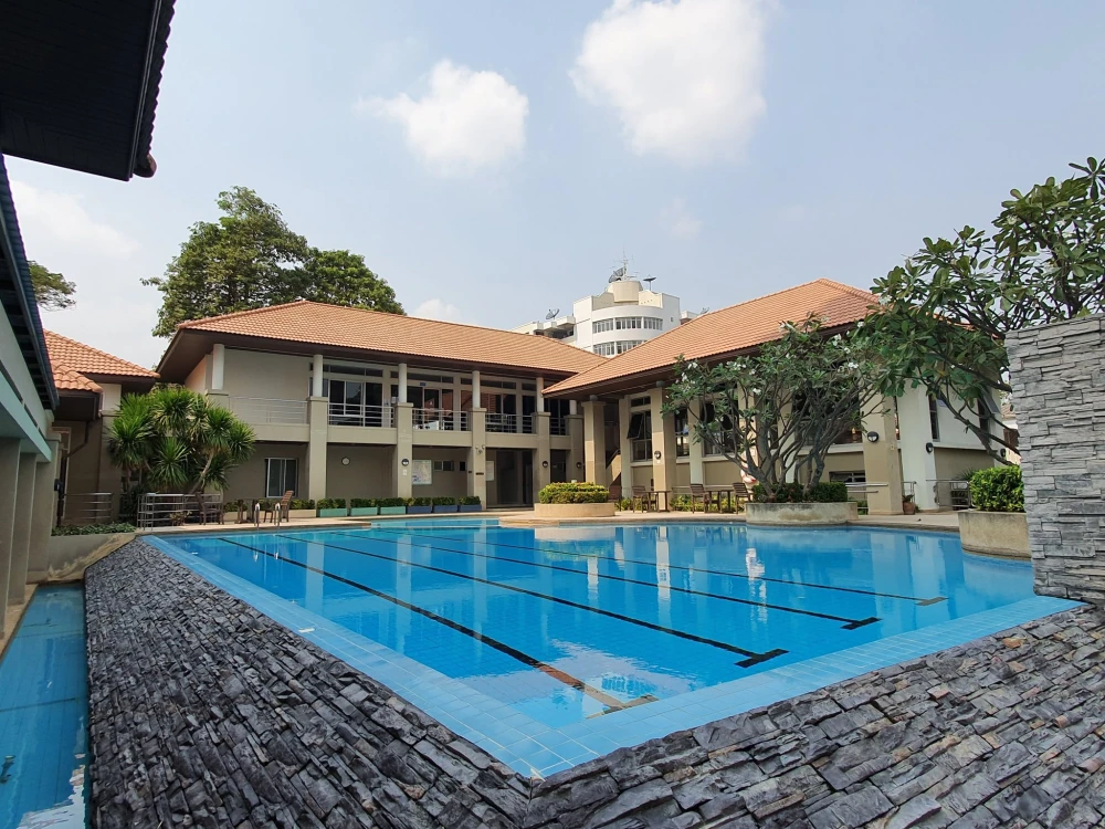 ขาย Lumpini Place Phahol-Sapankhwai ห้องสตูดิโอ ตกแต่งคุมโทน มาพร้อมเฟอร์ครบครัน จองเลย