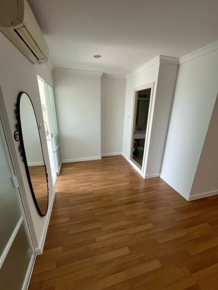 ขาย Lumpini Place Rama 9–Ratchada ห้องชั้น 11 มาพร้อมส่วนกลางครบครัน วิวโล่ง ไม่บล็อค จองเลย