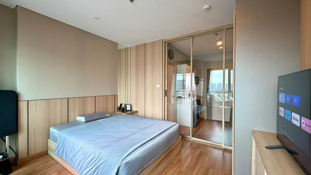 ขาย Lumpini Place Taopoon - Interchange ห้องอยู่ชั้นสูงมากๆ ระเบียงห้อง City View  ห้องตกแต่งด้วย Mood & Tone อบอุ่น รีบจองเลย