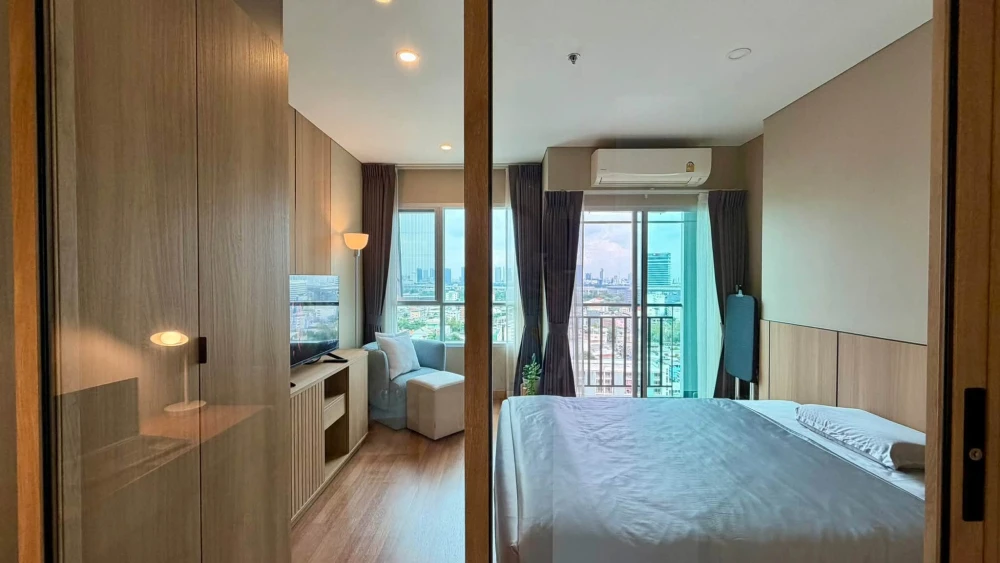 ขาย Lumpini Place Taopoon - Interchange ห้องอยู่ชั้นสูงมากๆ ระเบียงห้อง City View  ห้องตกแต่งด้วย Mood & Tone อบอุ่น รีบจองเลย