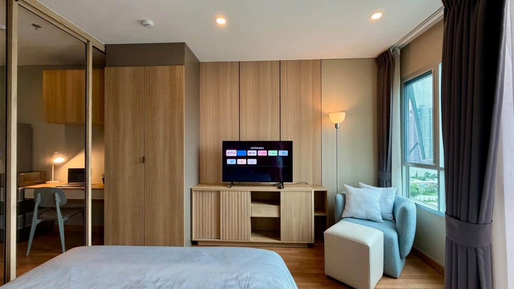 ขาย Lumpini Place Taopoon - Interchange ห้องอยู่ชั้นสูงมากๆ ระเบียงห้อง City View  ห้องตกแต่งด้วย Mood & Tone อบอุ่น รีบจองเลย